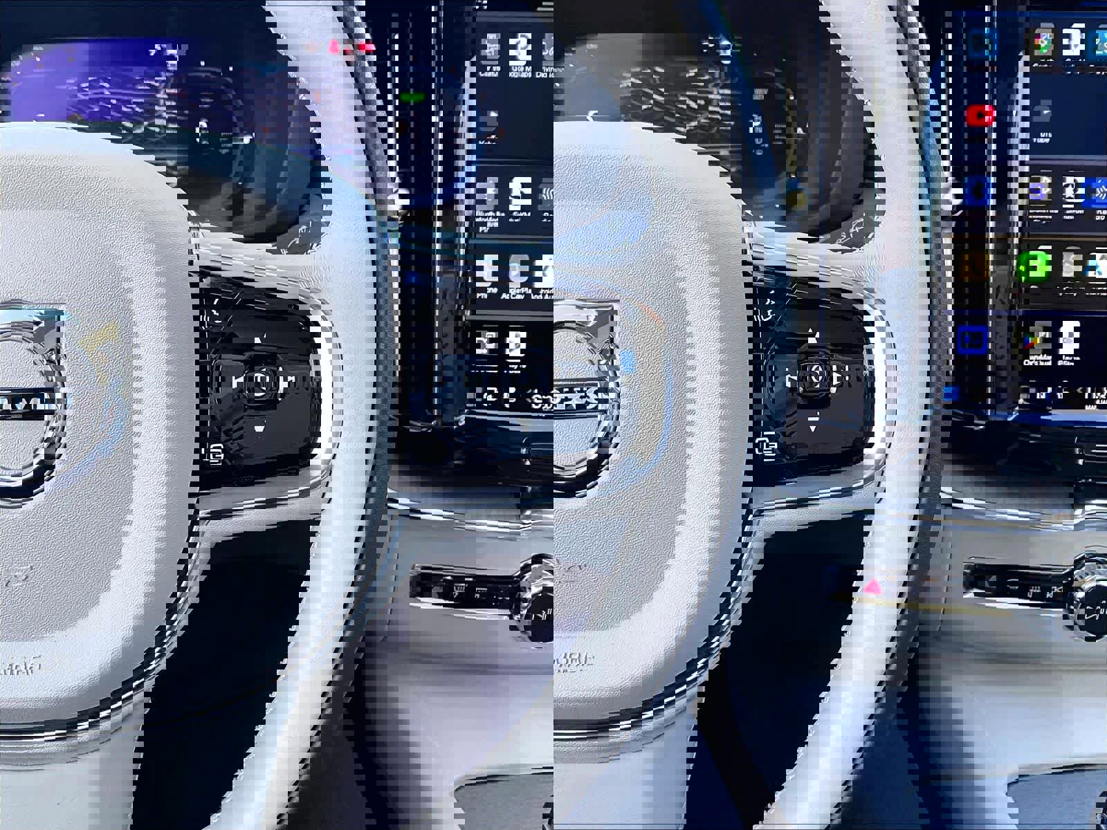 Used 2023 Volvo XC60 T8 Plus w/ Climate Package image 22