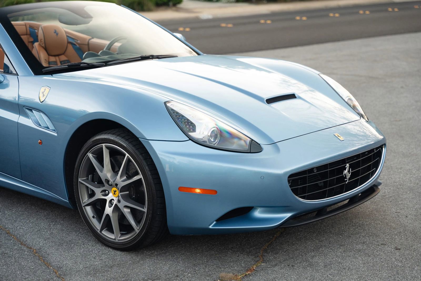 Used 2010 Ferrari California RWD image 93