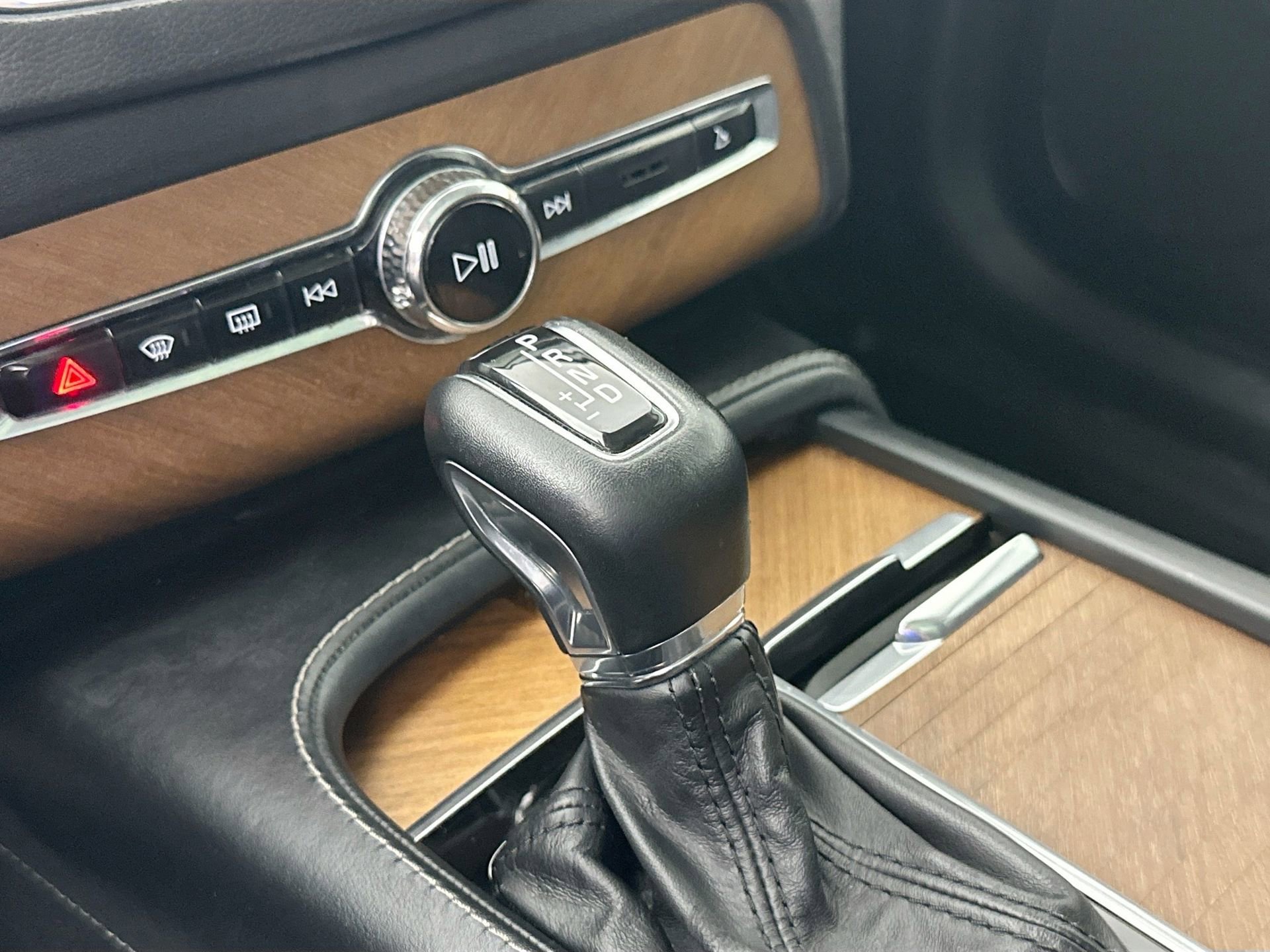 Used 2019 Volvo XC90 T6 Inscription w/ Advanced Package image 16