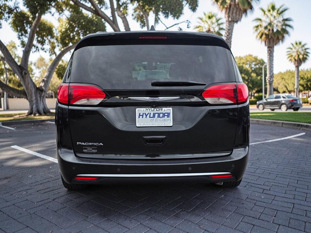 Used 2020 Chrysler Pacifica Touring-L image 6
