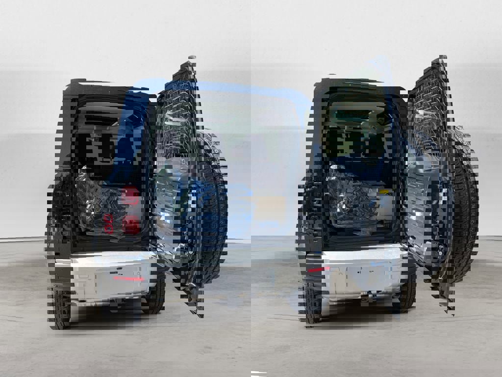 New 2025 Land Rover Defender 110 S image 29