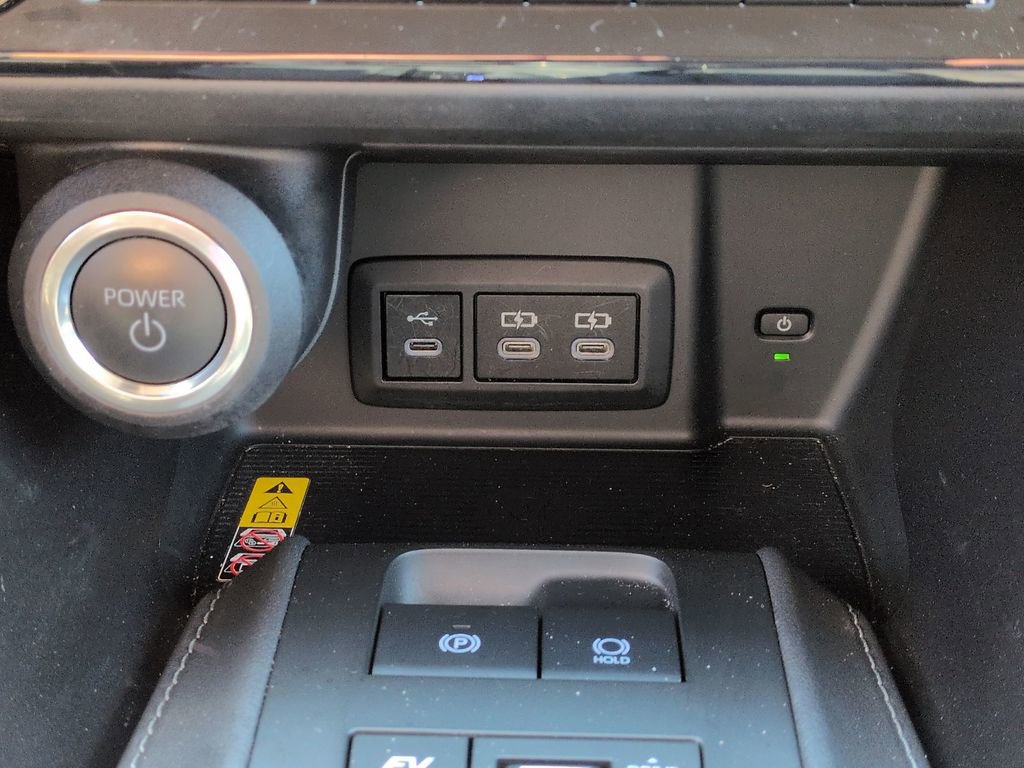 Used 2024 Toyota Venza LE AWD/4WD image 31