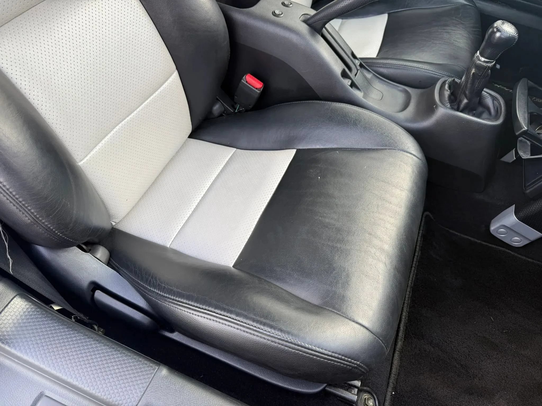 Used 2003 Toyota MR2 RWD image 12