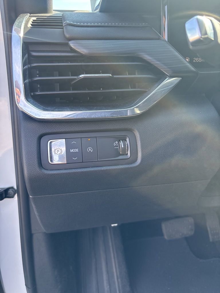 Used 2025 GMC Acadia Elevation image 15