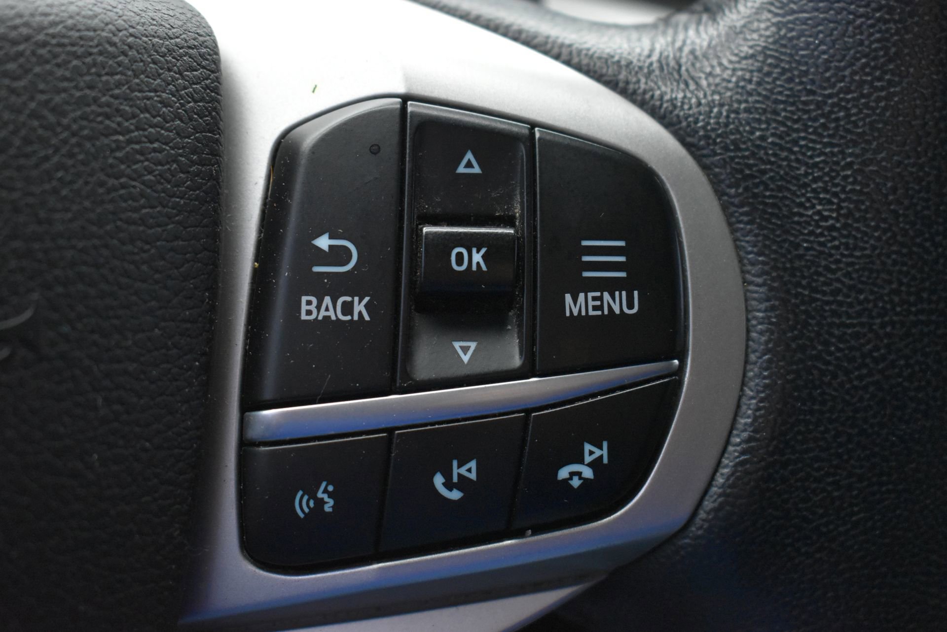 Used 2020 Ford Explorer XLT w/ Equipment Group 202A AWD/4WD image 23