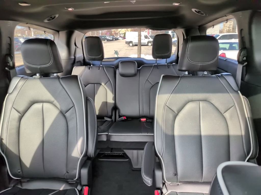 New 2026 Chrysler Pacifica Limited w/ Uconnect Theater Family Group image 31