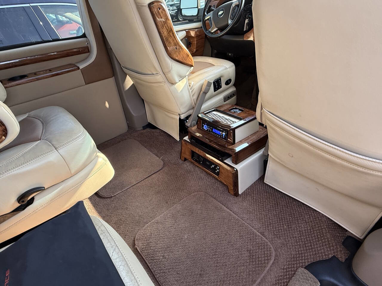 Used 2015 Chevrolet Express 2500 image 25