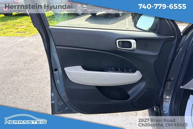 Used 2024 Hyundai Venue SEL FWD image 14