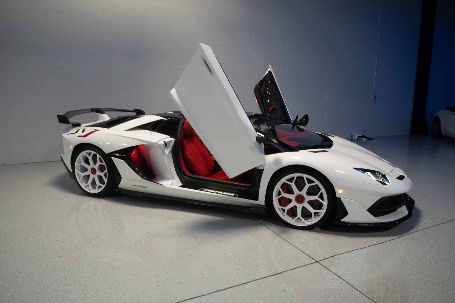 Used 2020 Lamborghini Aventador SVJ AWD/4WD image 75