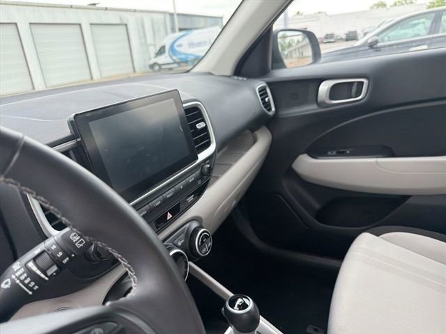 Used 2025 Hyundai Venue SEL FWD image 10