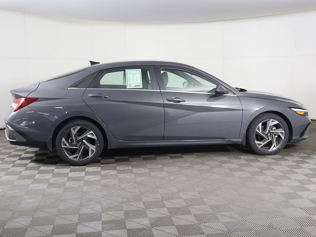 Used 2024 Hyundai Elantra SEL w/ Convenience Package FWD image 18