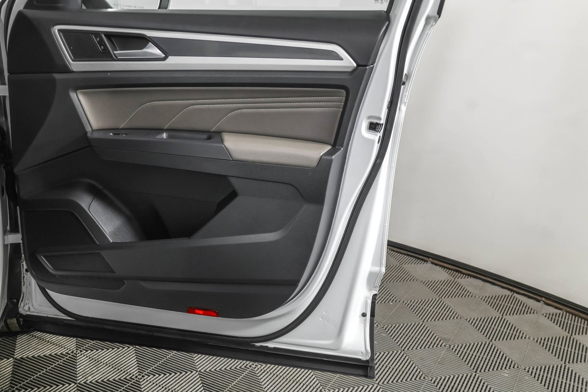 Used 2021 Volkswagen Atlas Cross Sport SEL image 47