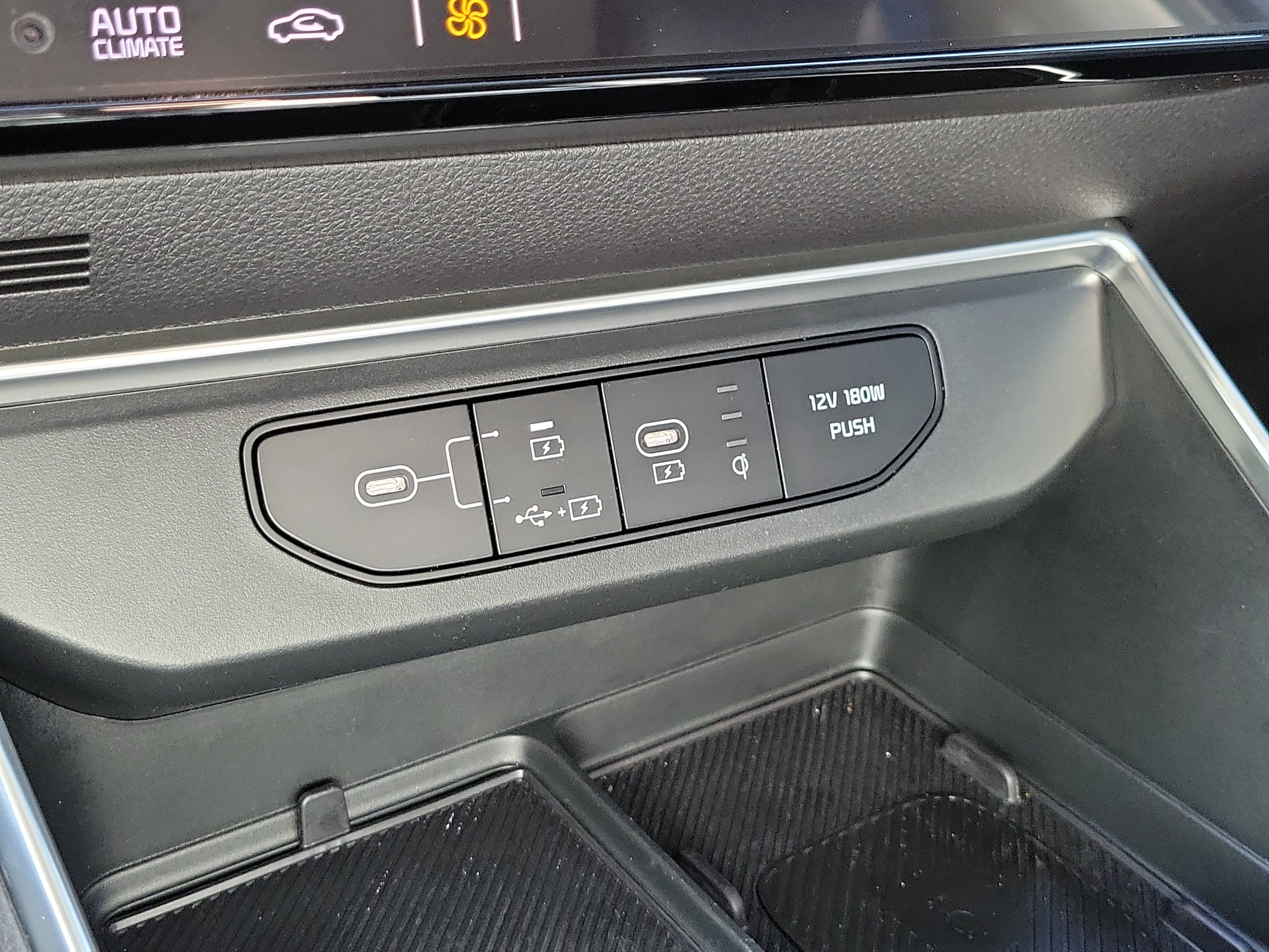 Certified 2025 Kia Carnival SX w/ SX Dark Edition Package FWD image 33