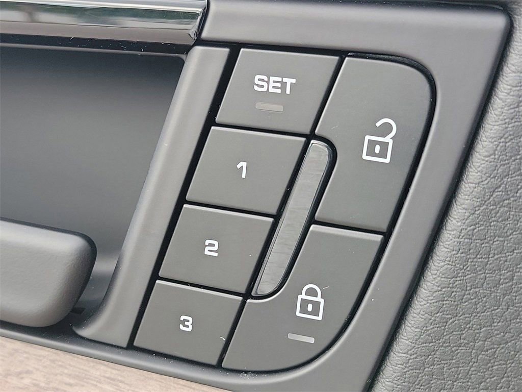 Certified 2025 Porsche Cayenne E-Hybrid image 26