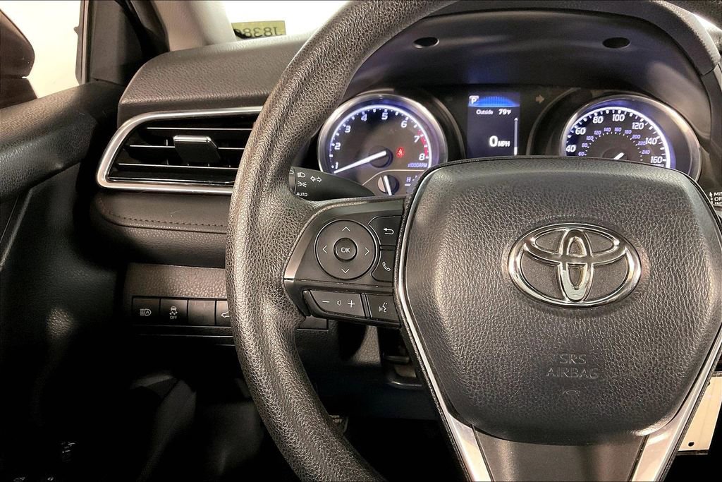 Used 2018 Toyota Camry LE FWD image 18