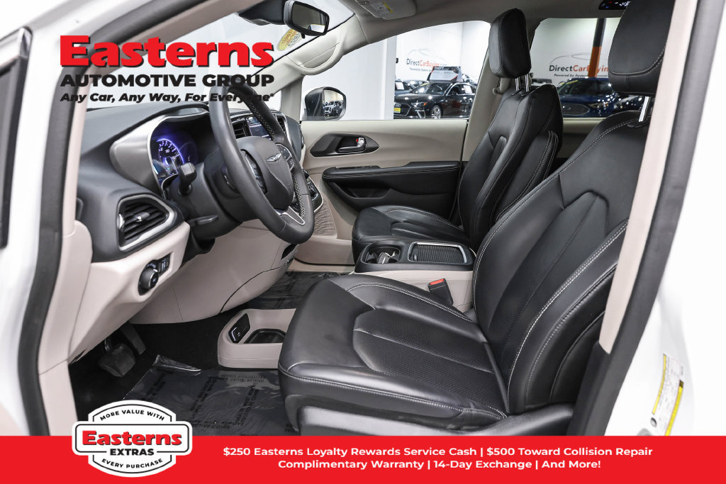 Used 2023 Chrysler Pacifica Touring-L FWD image 15