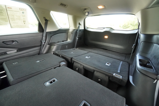 Used 2024 Nissan Pathfinder SV FWD image 23