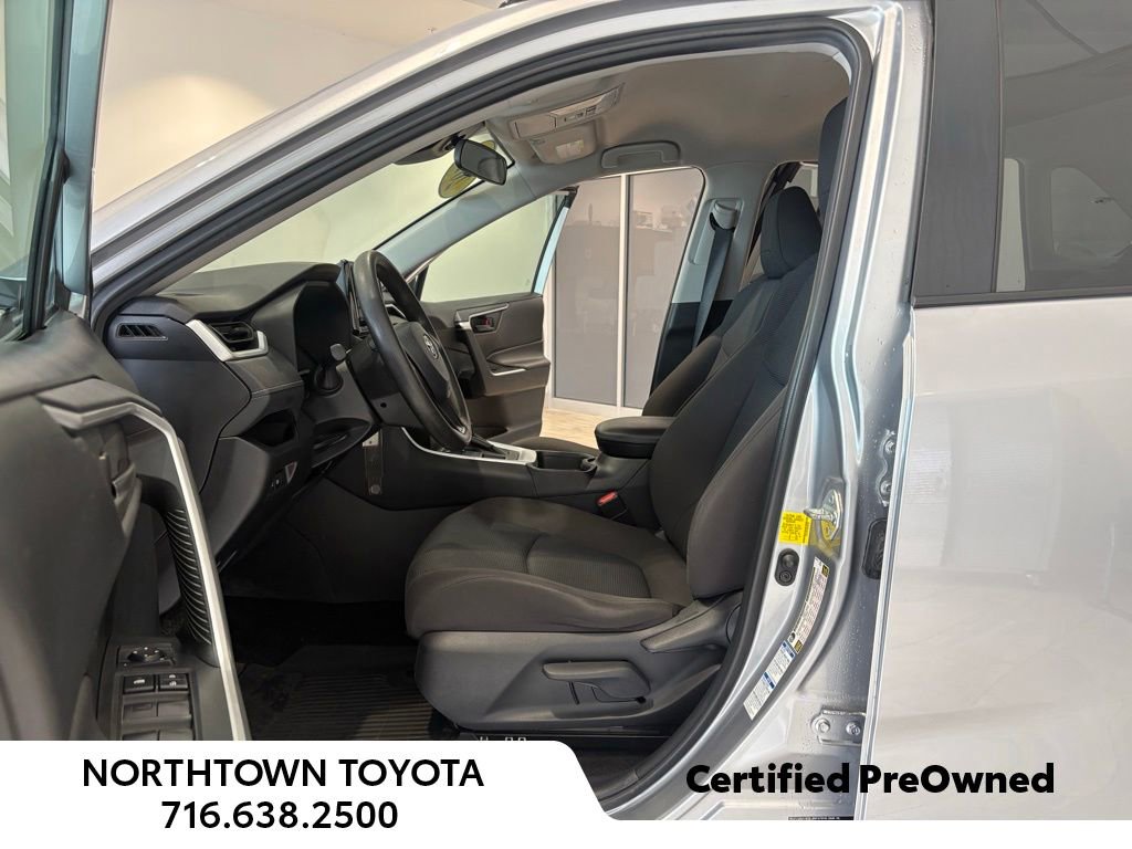 Used 2021 Toyota RAV4 LE image 17