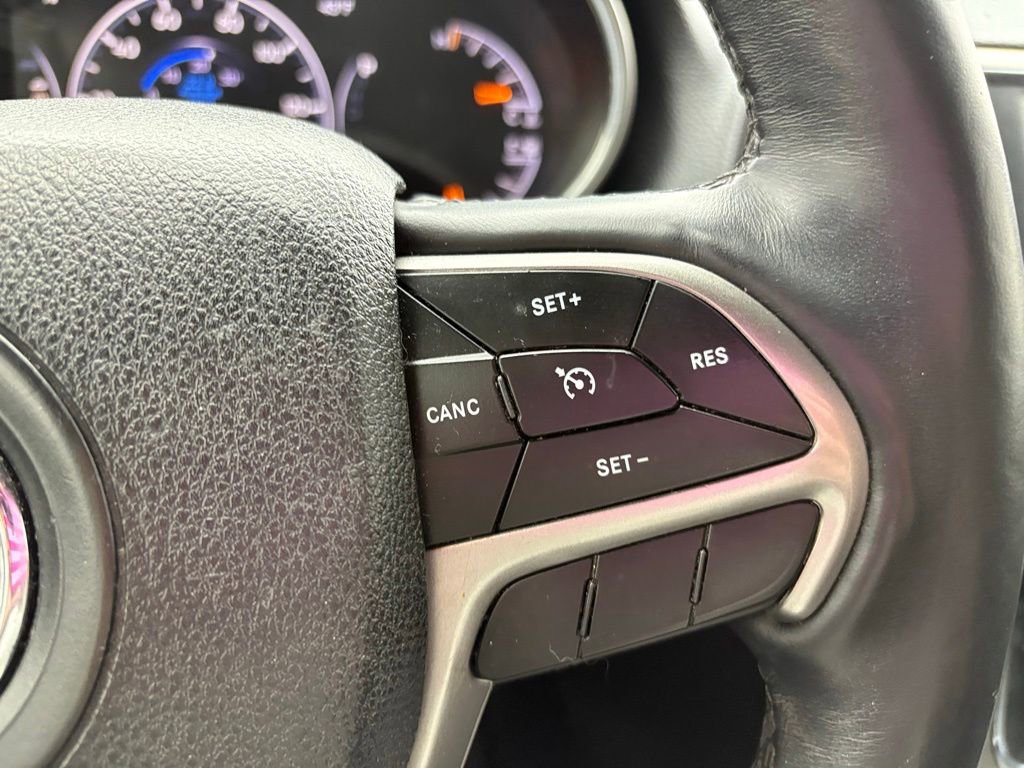 Used 2018 Jeep Grand Cherokee Altitude AWD/4WD image 15