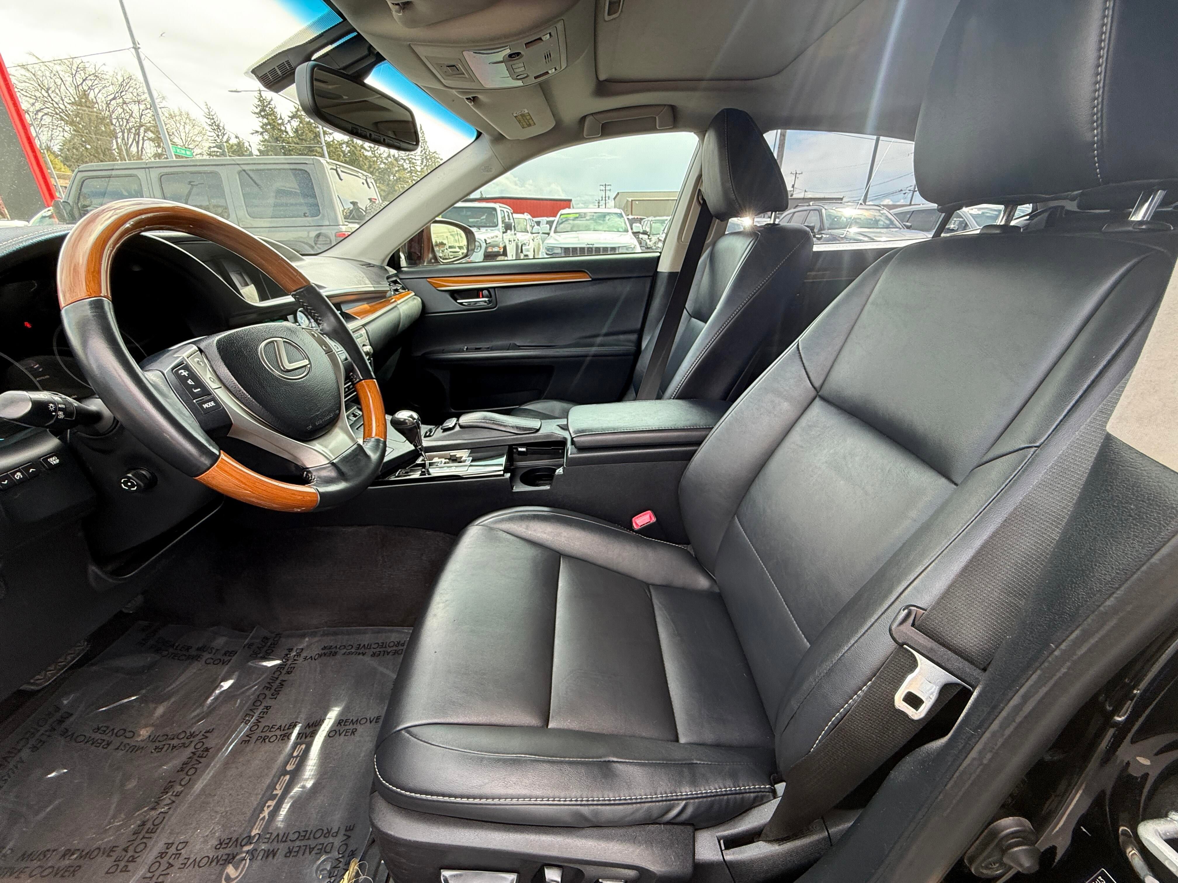 Used 2013 Lexus ES 300h w/ Premium Pkg FWD image 7