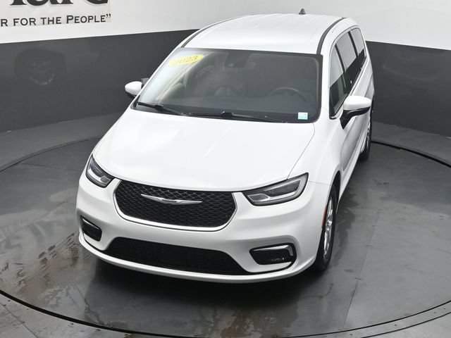 Used 2023 Chrysler Pacifica Touring-L FWD image 45