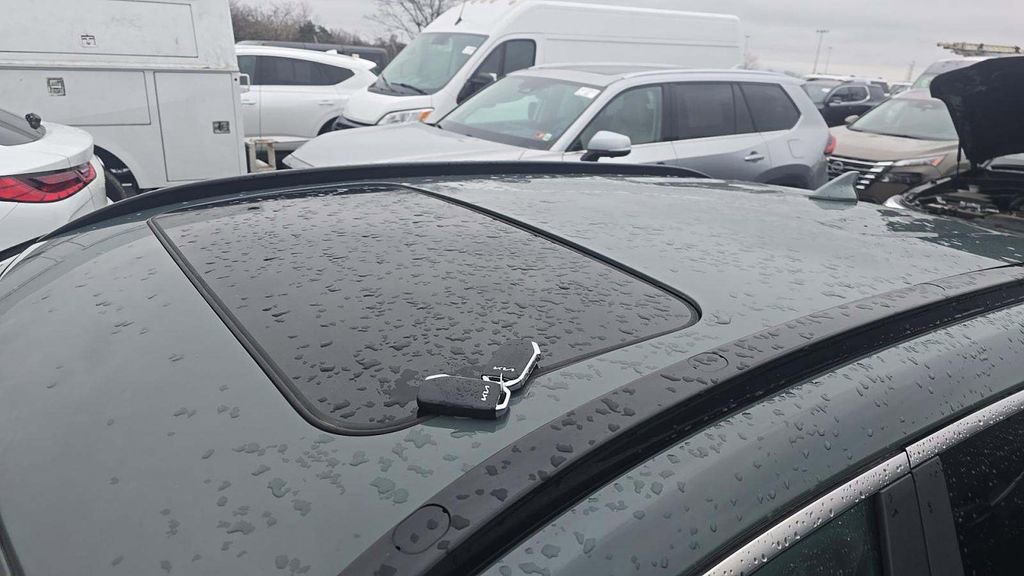 Used 2023 Kia Niro EX Touring FWD image 10