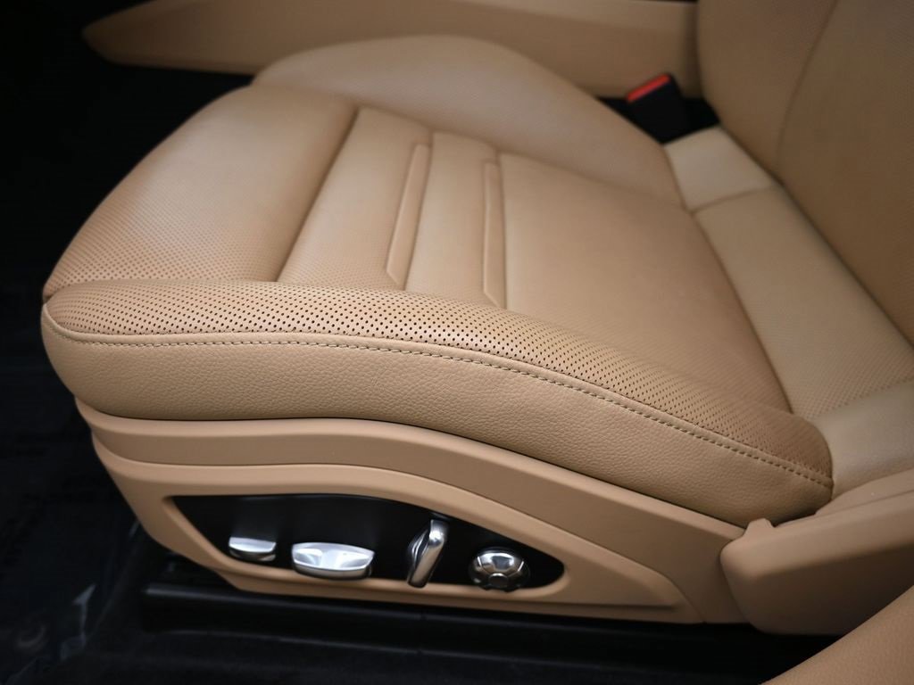 Used 2018 Porsche Panamera 4S image 6