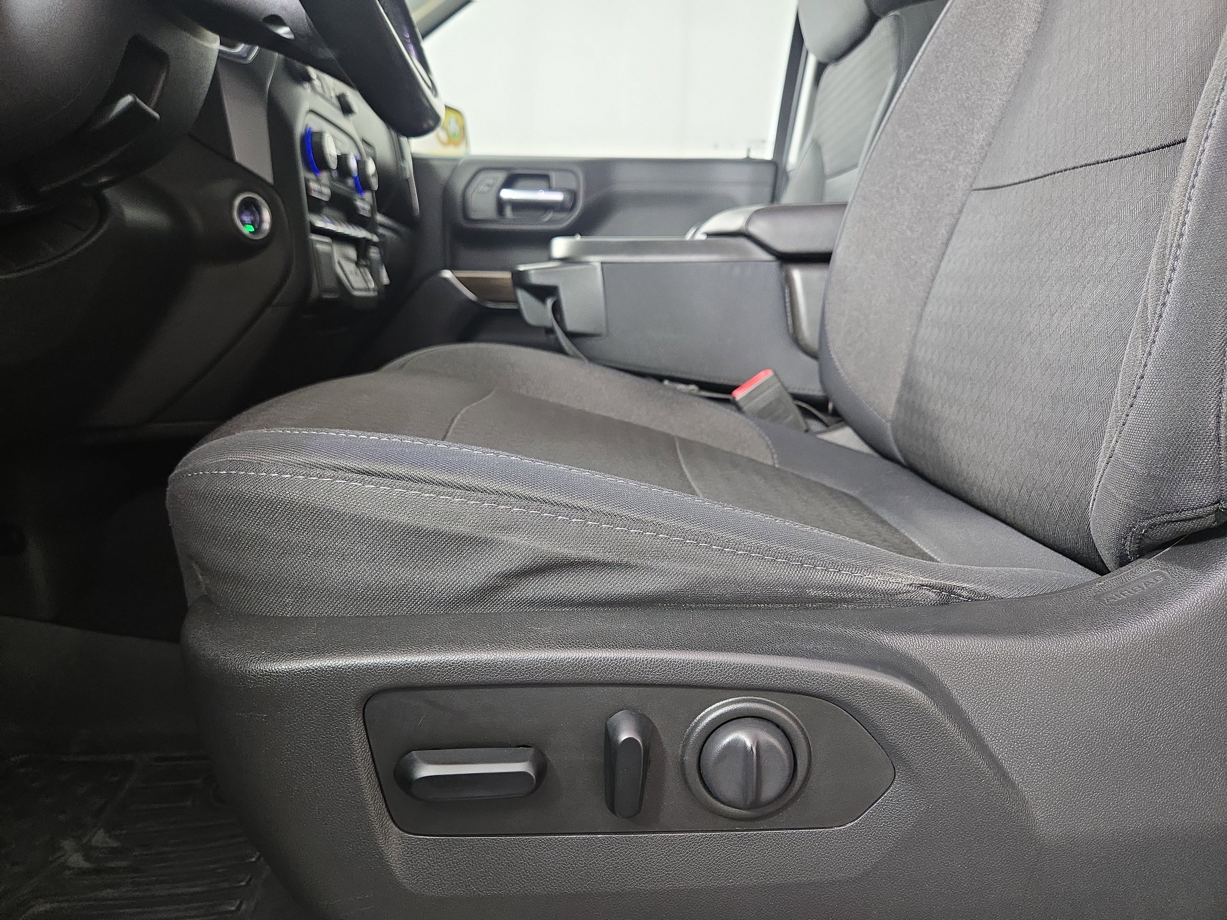 Certified 2019 Chevrolet Silverado 1500 LT w/ All-Star Edition image 30