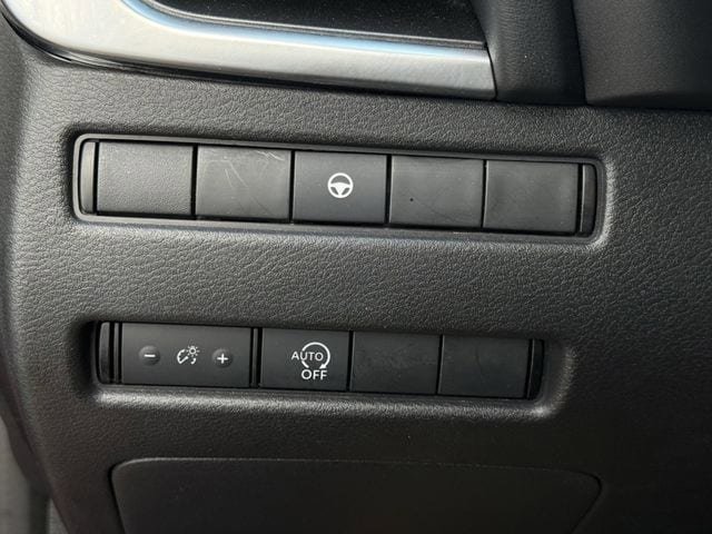 Used 2023 Nissan Rogue SV FWD image 22