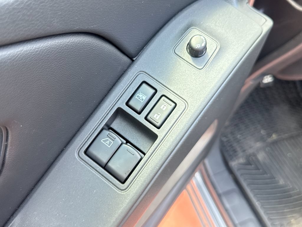 Used 2025 Nissan Frontier SV AWD/4WD image 12