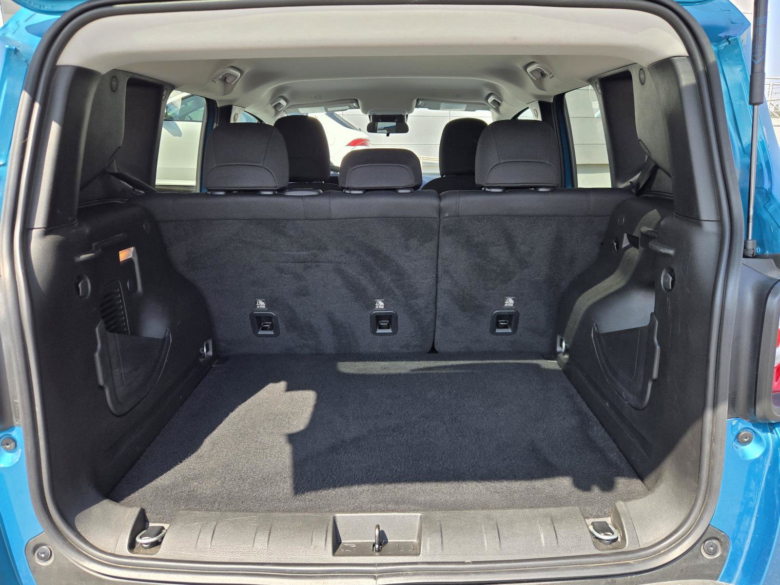 Certified 2022 Jeep Renegade Latitude AWD/4WD image 30