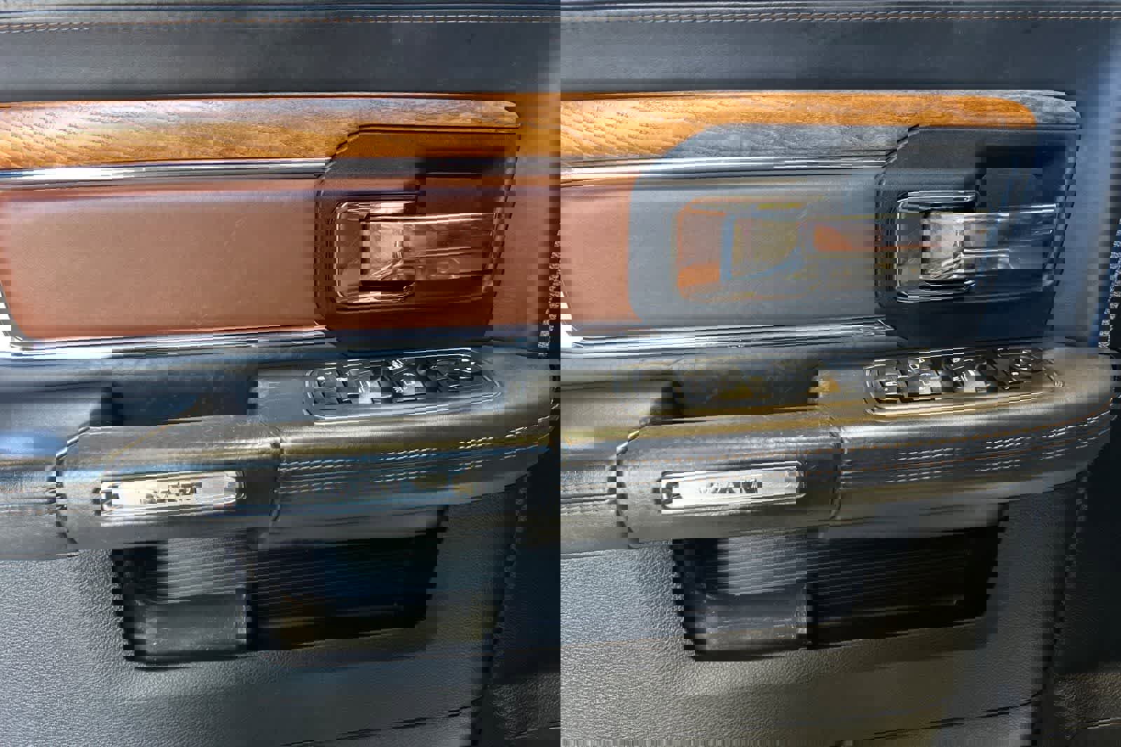 Used 2017 RAM 1500 Laramie Longhorn image 13