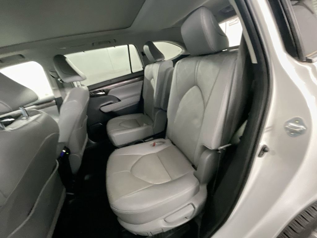 Used 2020 Toyota Highlander Platinum image 25