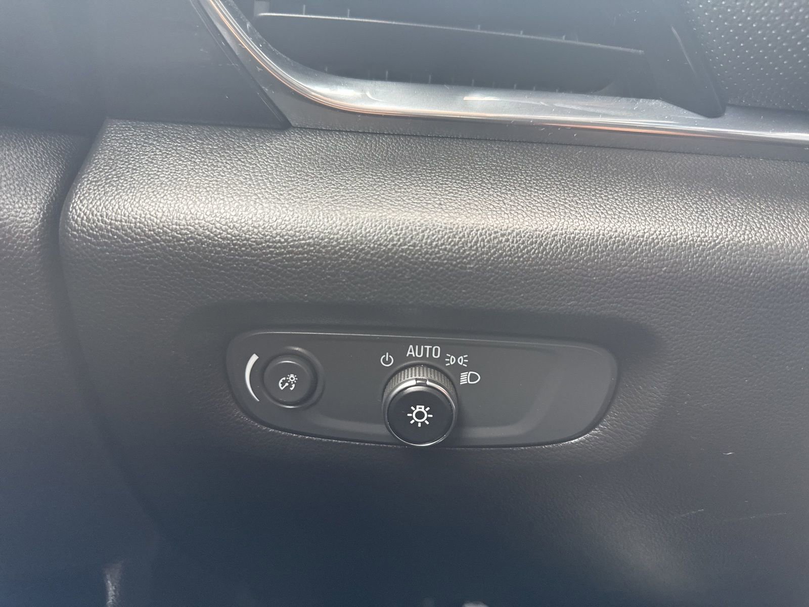 Used 2023 Chevrolet Traverse RS image 41