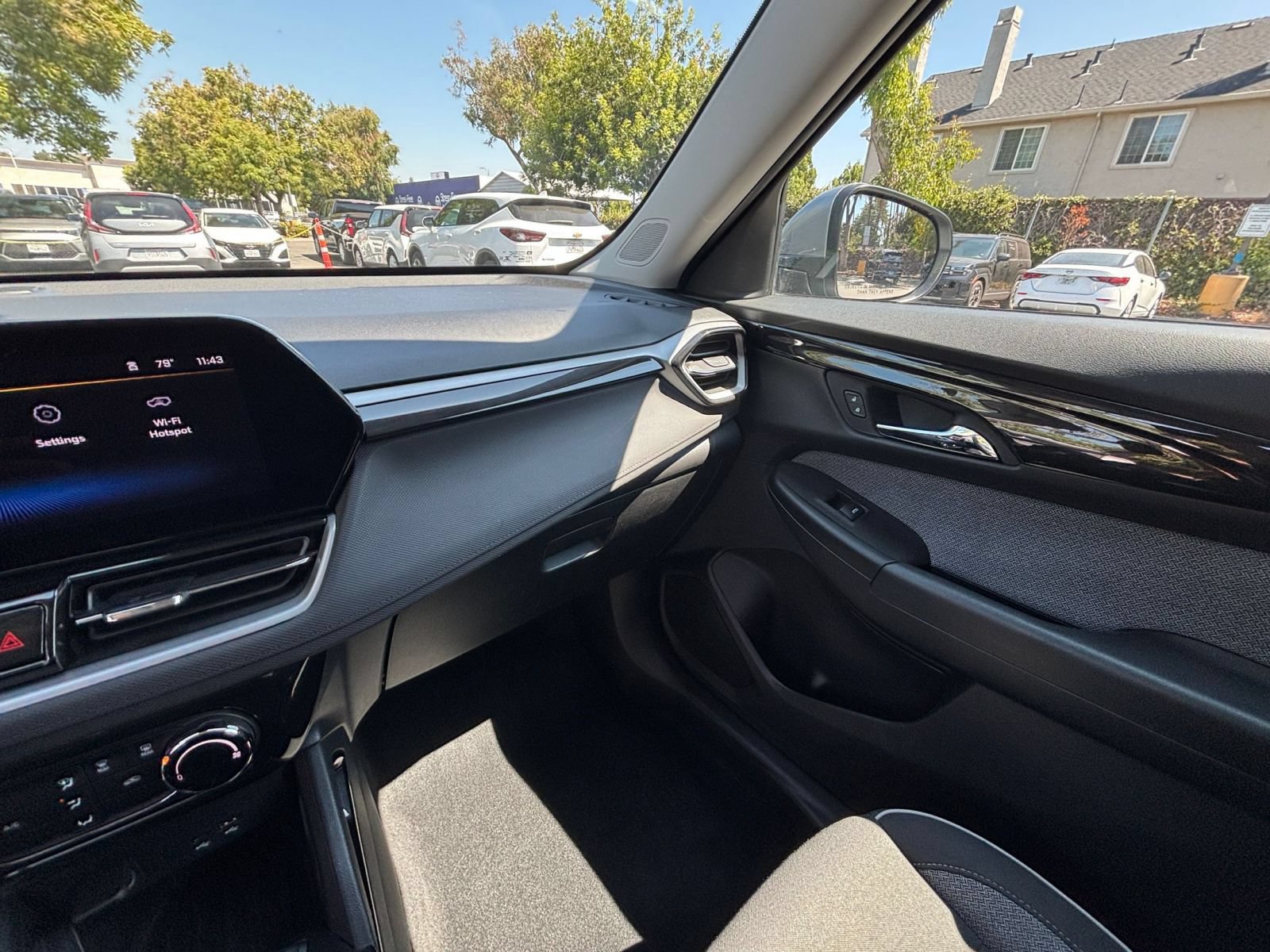 Used 2025 Chevrolet TrailBlazer LT FWD image 33