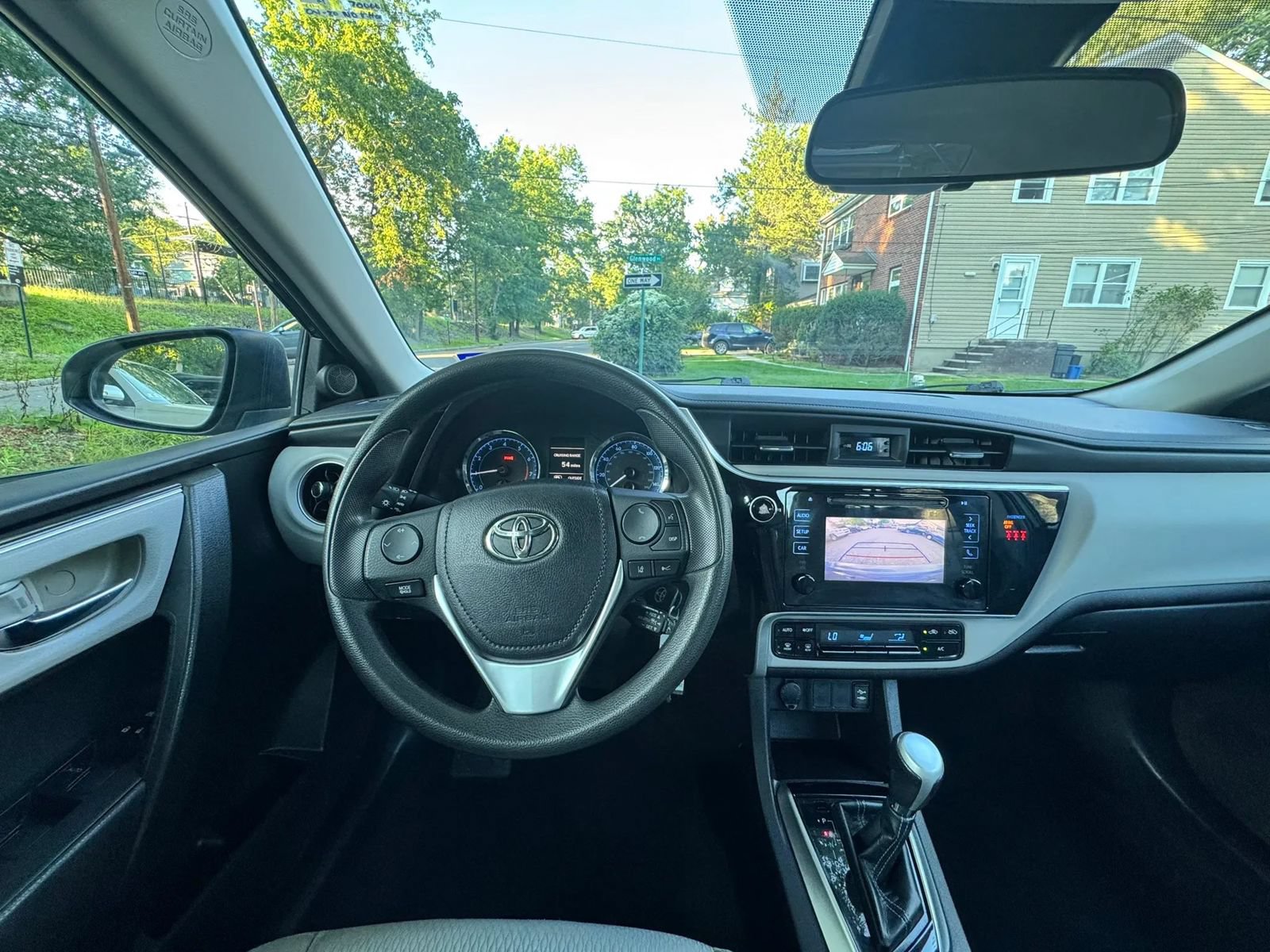 Used 2018 Toyota Corolla LE FWD image 14