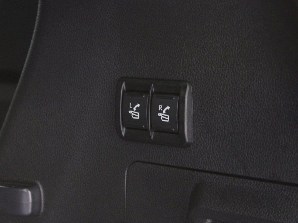 Used 2025 Toyota Sequoia Platinum image 37