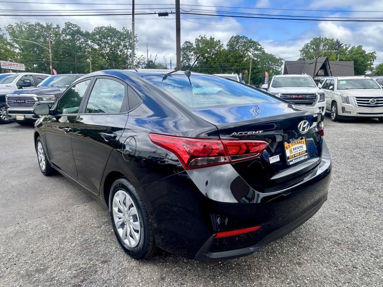 Used 2022 Hyundai Accent SE FWD image 3