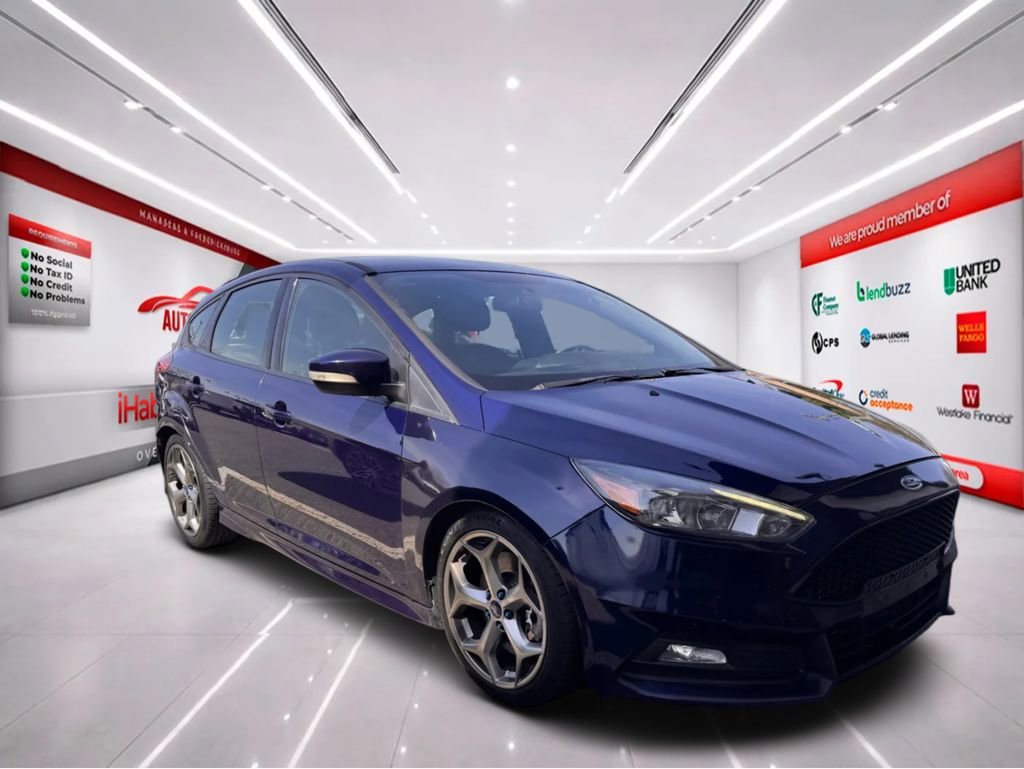 Used 2017 Ford Focus ST image 2