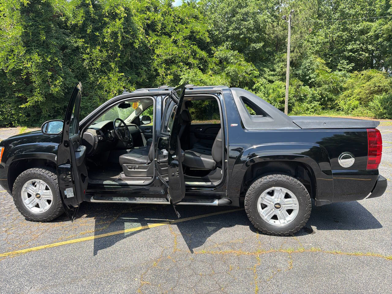 Used 2008 Chevrolet Avalanche LT RWD image 23