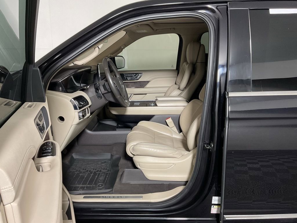 Used 2019 Lincoln Navigator L Reserve image 21