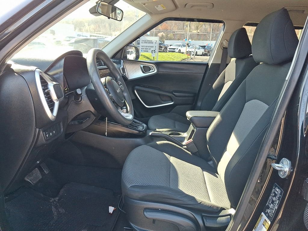 Used 2023 Kia Soul LX image 14