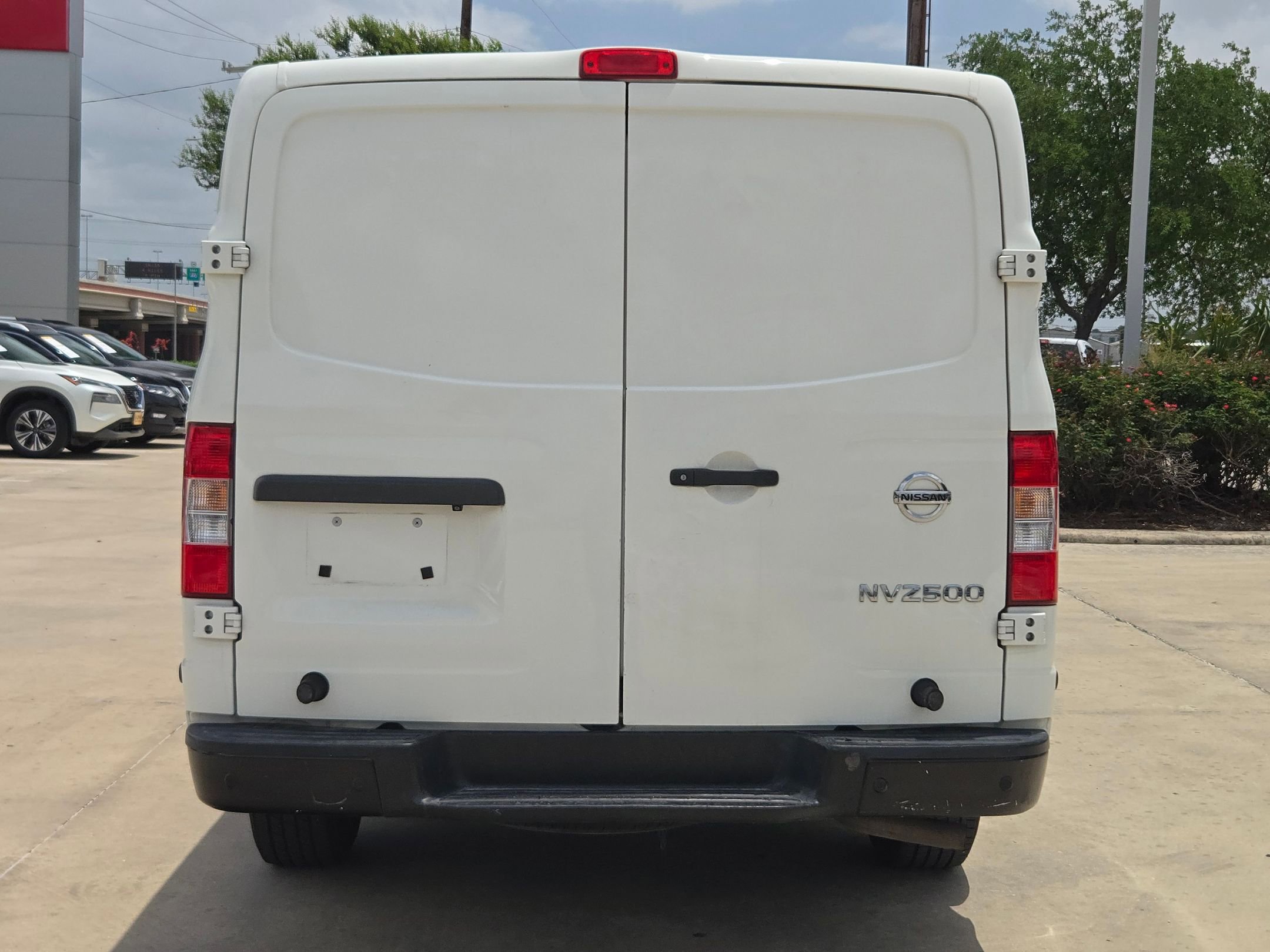 Used 2021 Nissan NV 2500 SV RWD image 4