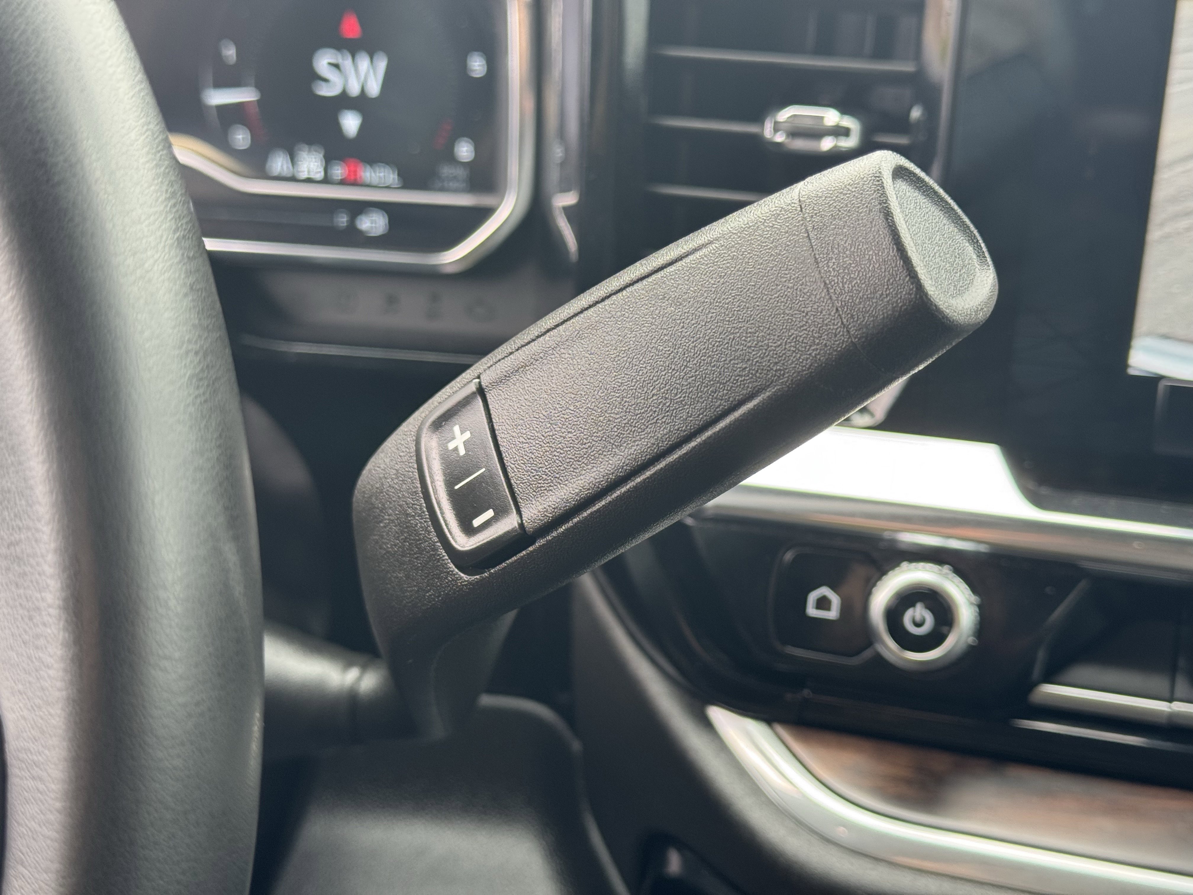 Used 2025 GMC Sierra 1500 SLT AWD/4WD image 31