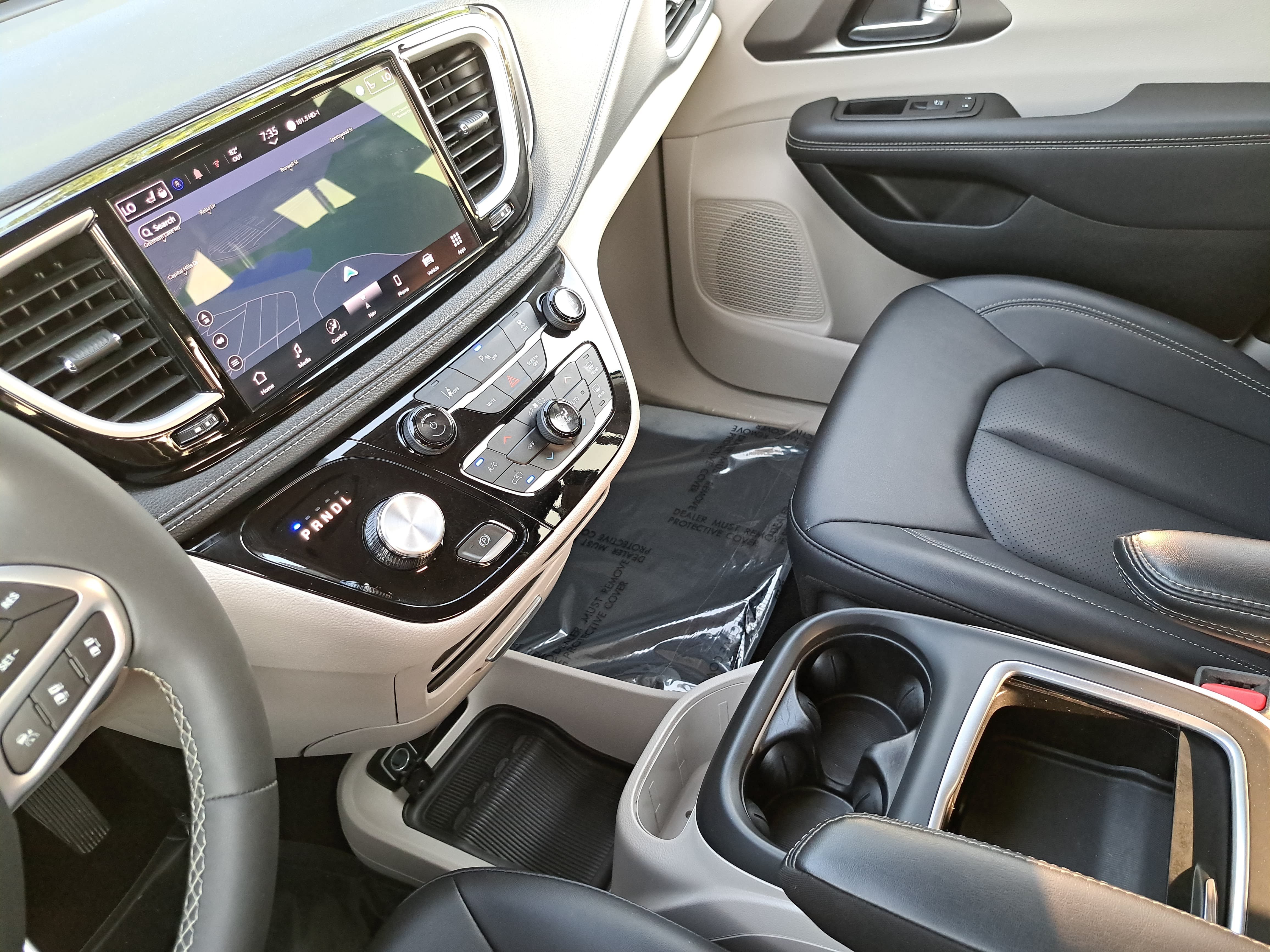 Used 2024 Chrysler Pacifica Limited FWD image 26