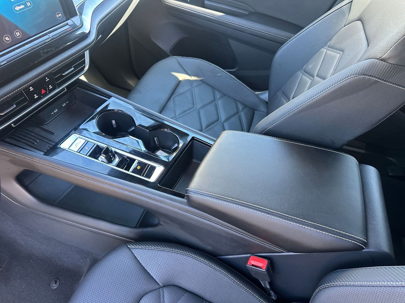 Used 2025 Volkswagen Atlas Cross Sport SE image 41