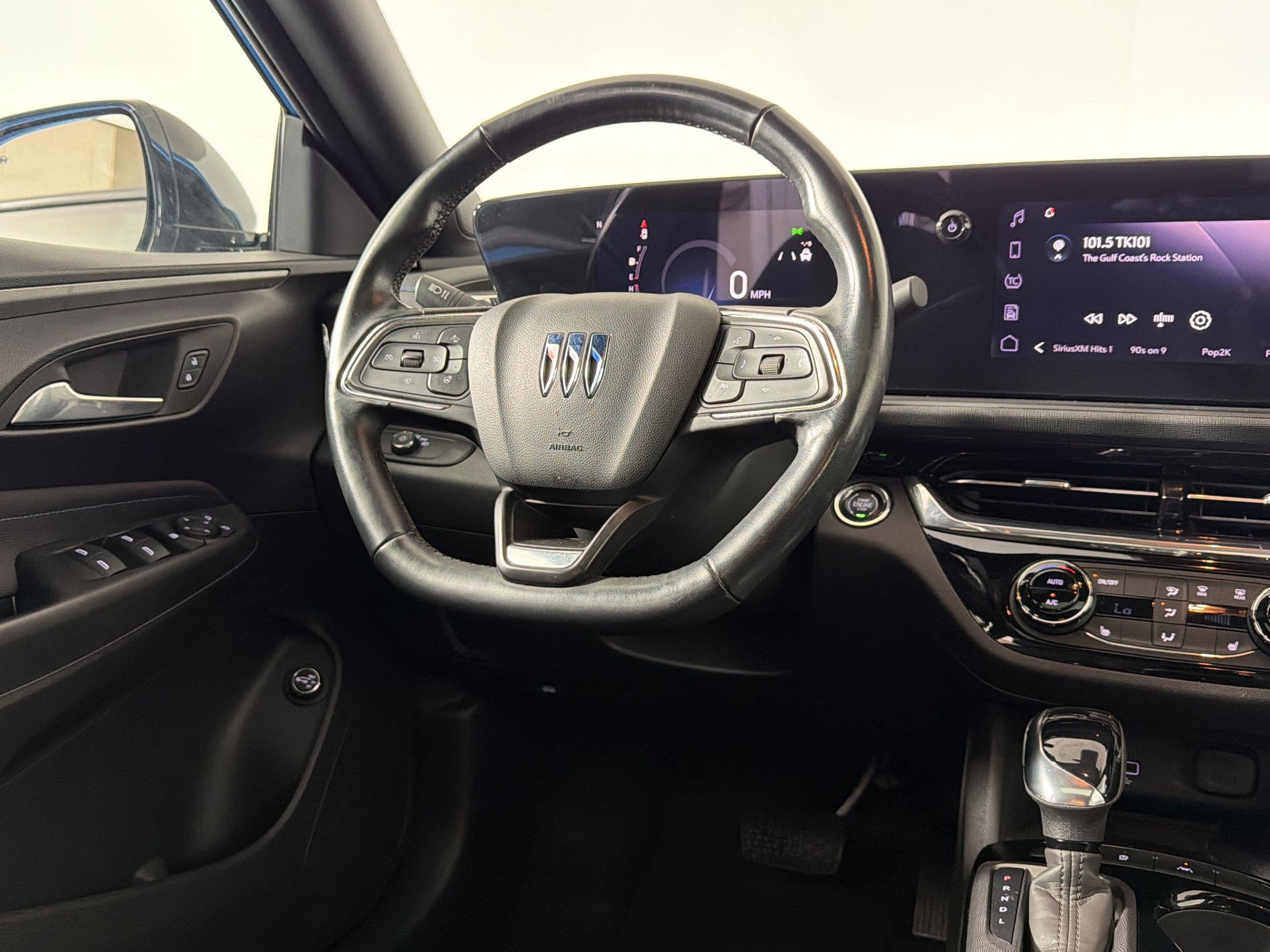 Used 2025 Buick Envista Sport Touring w/ Experience Buick Package FWD image 9