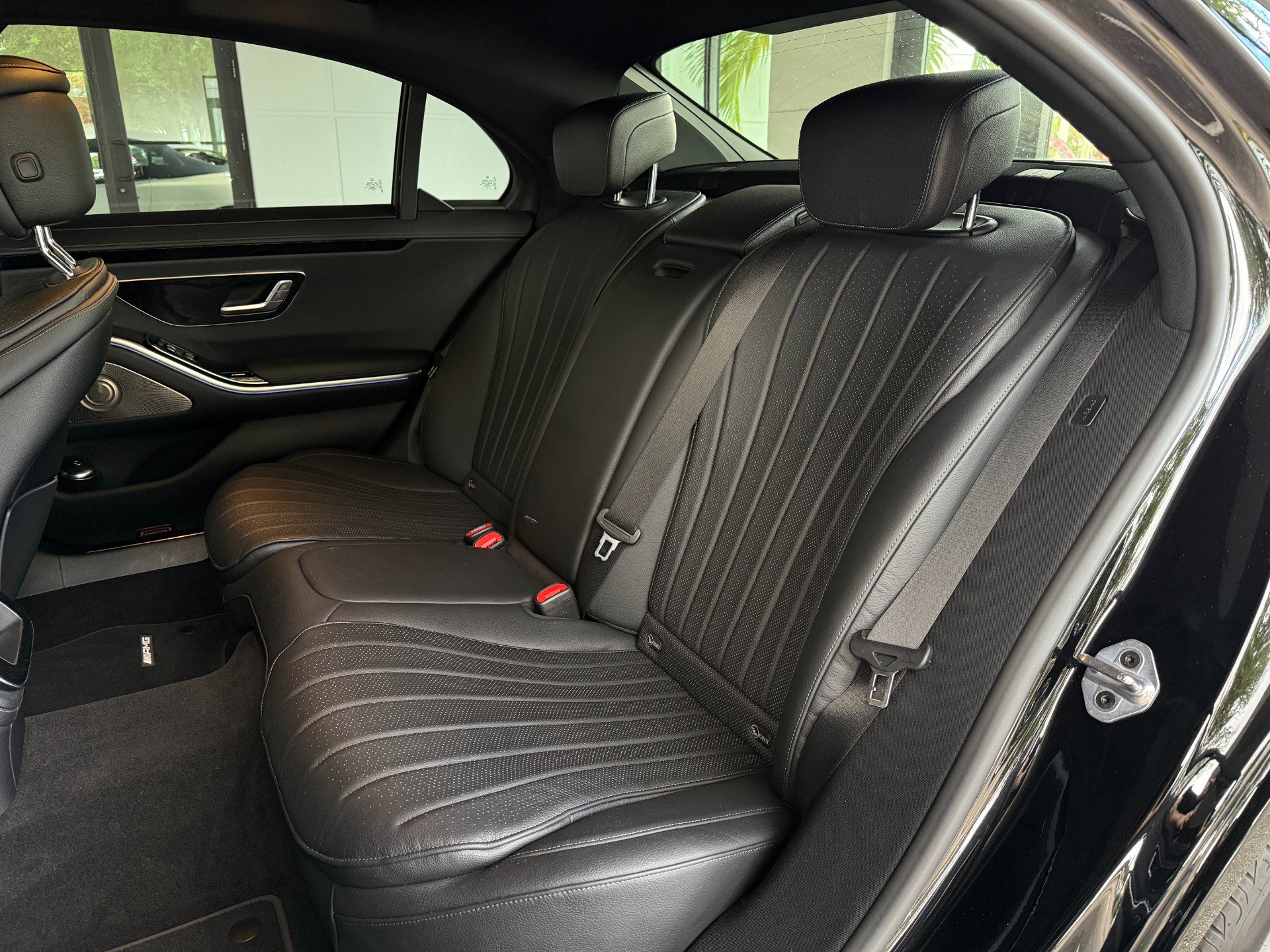 Used 2022 Mercedes-Benz S 500 4MATIC w/ AMG Line Package image 23