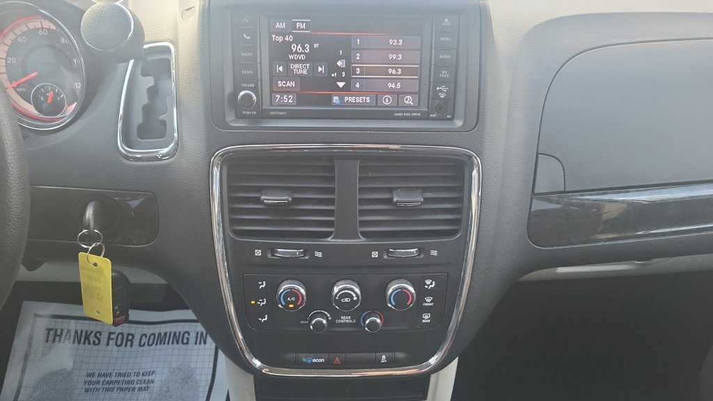 Used 2018 Dodge Grand Caravan SE image 28