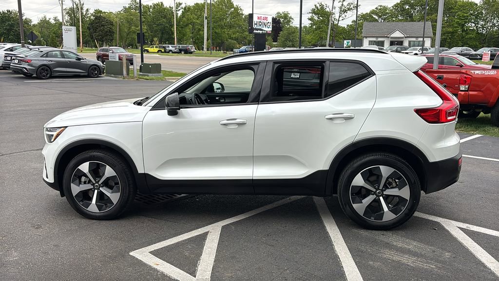 Certified 2026 Volvo XC40 B5 Plus AWD/4WD image 3